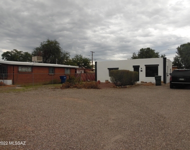 313 W Palmdale Street - Photo Thumbnail 0