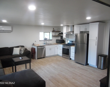 313 W Palmdale Street - Photo Thumbnail 5