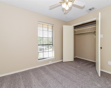 3200 Colby Circle - Photo Thumbnail 11