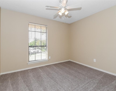 3200 Colby Circle - Photo Thumbnail 12