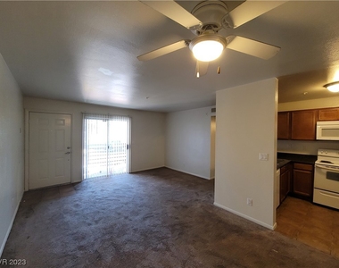 2121 Blue Breeze Drive - Photo Thumbnail 16