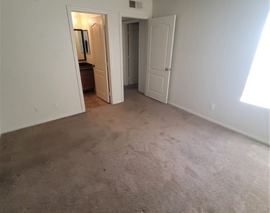 2121 Blue Breeze Drive - Photo Thumbnail 31