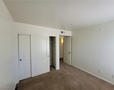 2121 Blue Breeze Drive - Photo Thumbnail 22