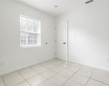 902 E 22nd Avenue - Photo Thumbnail 17