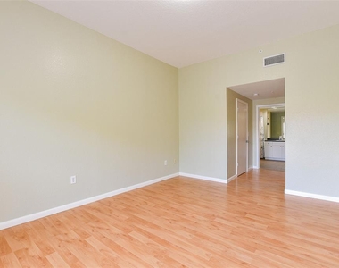 2421 W Horatio Street - Photo Thumbnail 16