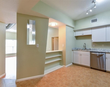 2421 W Horatio Street - Photo Thumbnail 2