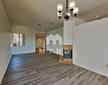 1606 W Calle Del Ducado - Photo Thumbnail 6