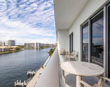 4010 S Ocean Dr - Photo Thumbnail 19