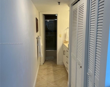 2625 Collins Ave - Photo Thumbnail 31