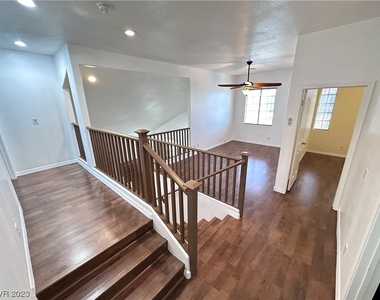 7802 W Gilmore Avenue - Photo Thumbnail 27