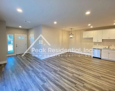 1821 Iris Avenue - Photo Thumbnail 5