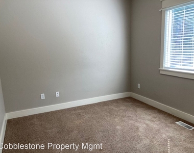 2137 N Eagle Creek Ln - Photo Thumbnail 6