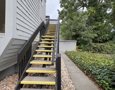 102-156 Brown Street - Photo Thumbnail 2
