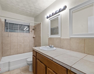 3206 Rose Place - Photo Thumbnail 5