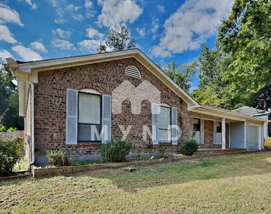 4225 Oakcrest Ave - Photo Thumbnail 0