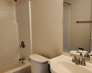 2102 Haeger Avenue - Photo Thumbnail 21