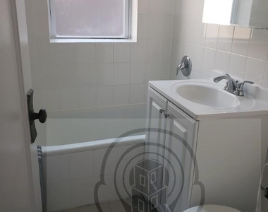 520 W Stratford Place - Photo Thumbnail 3