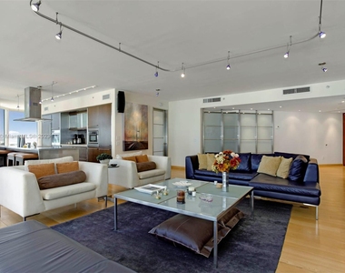 4779 Collins Ave - Photo Thumbnail 0