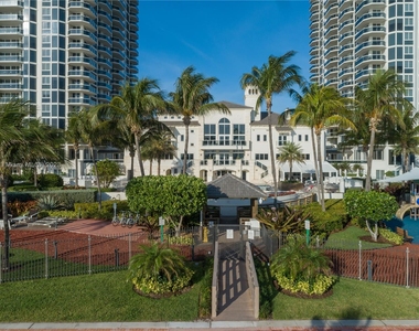 4779 Collins Ave - Photo Thumbnail 24