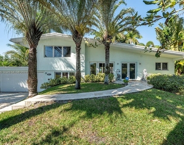 2613 Tortugas Ln - Photo Thumbnail 5
