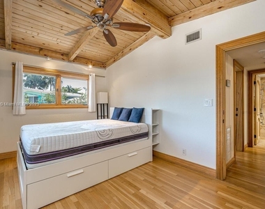 2613 Tortugas Ln - Photo Thumbnail 15