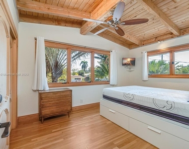 2613 Tortugas Ln - Photo Thumbnail 16