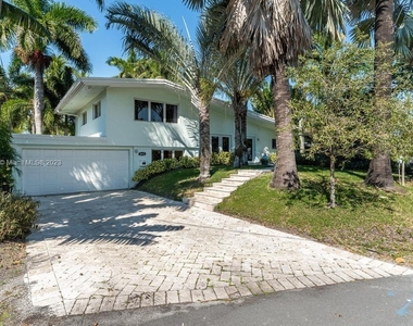 2613 Tortugas Ln - Photo Thumbnail 6