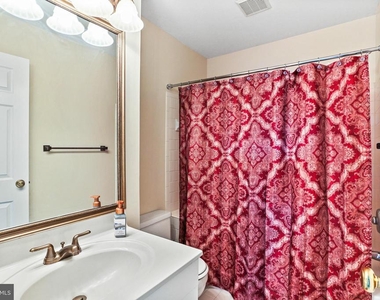 7622 Stony Creek Ln - Photo Thumbnail 6