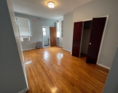 23-35 31st Street - Photo Thumbnail 4