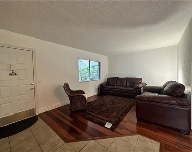 2349 Oak Park Way - Photo Thumbnail 6