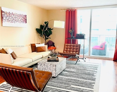 1200 Brickell Bay Dr - Photo Thumbnail 1