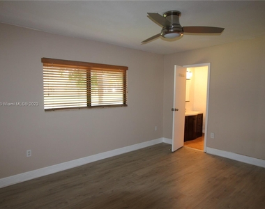 6713 Kingsmoor Way - Photo Thumbnail 12