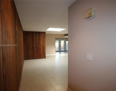 6713 Kingsmoor Way - Photo Thumbnail 6