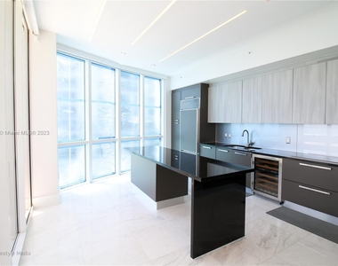 15811 Collins Ave - Photo Thumbnail 13