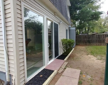 2573 Paxton Street - Photo Thumbnail 3