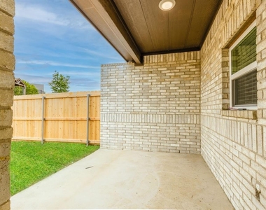 1001 Debby Court - Photo Thumbnail 16