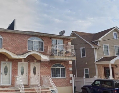 224-05 93rd Avenue - Photo Thumbnail 2