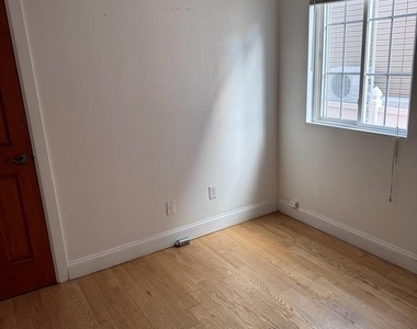 224-05 93rd Avenue - Photo Thumbnail 3