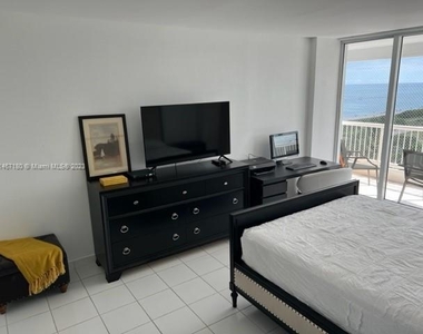 9341 Collins Ave - Photo Thumbnail 10