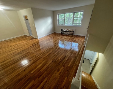 71-8 Parsons Boulevard - Photo Thumbnail 3