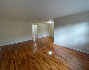 71-8 Parsons Boulevard - Photo Thumbnail 7
