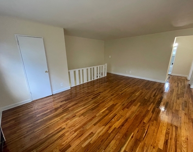 71-8 Parsons Boulevard - Photo Thumbnail 6