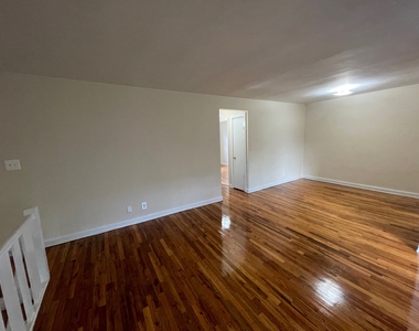 71-8 Parsons Boulevard - Photo Thumbnail 9