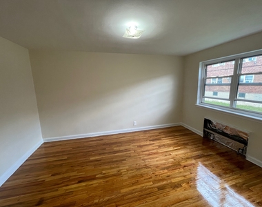 71-8 Parsons Boulevard - Photo Thumbnail 14