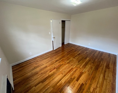 71-8 Parsons Boulevard - Photo Thumbnail 16