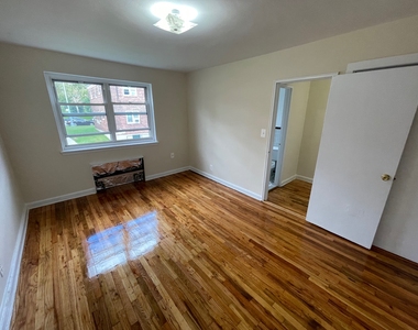 71-8 Parsons Boulevard - Photo Thumbnail 15
