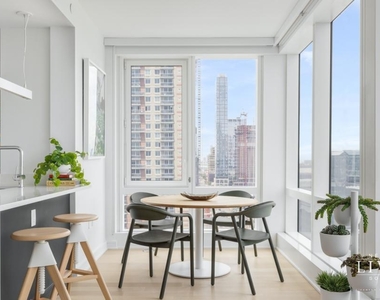 555 West 38th Street - Photo Thumbnail 6