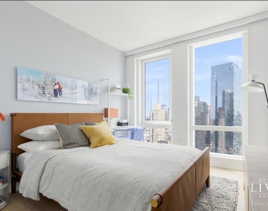 555 West 38th Street - Photo Thumbnail 4