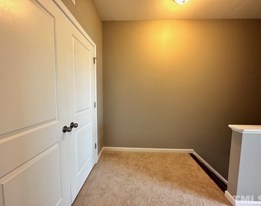 1633 Crafton Way - Photo Thumbnail 12