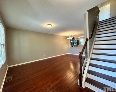 1633 Crafton Way - Photo Thumbnail 4